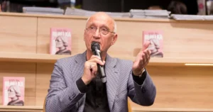 Vydavateľ stopol distribúciu Banášovej knihy s Lasicom. Priznal, čo nevedel