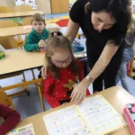 Za angličtinu v škole už platiť netreba. Rodičia však školám naďalej posielajú stovky eur