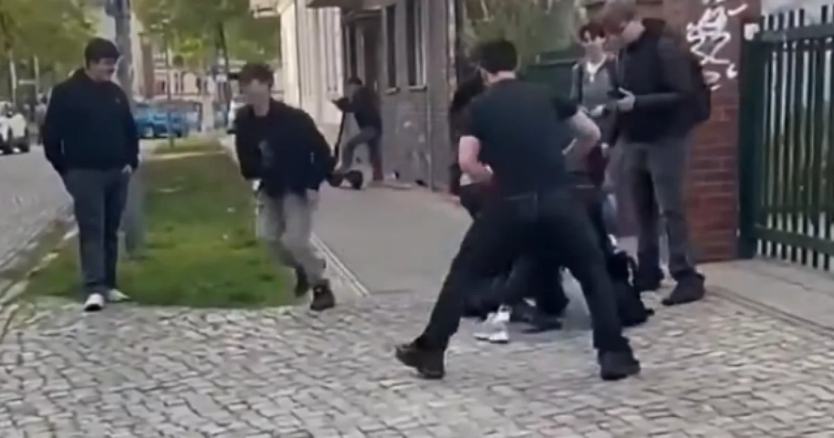 Žiak v Komárne hrozil spolužiakovi smrťou pre jeho názory