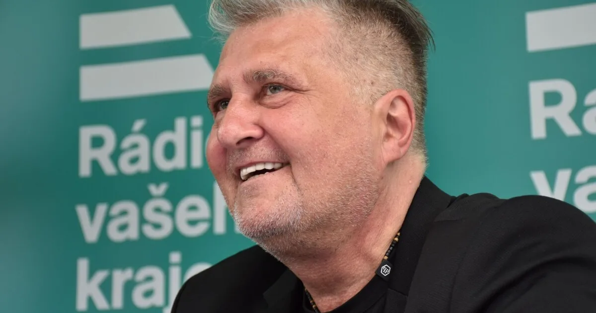 Známy český spevák ukončil kariéru pre vážne zdravotné problémy, uviedla rodina